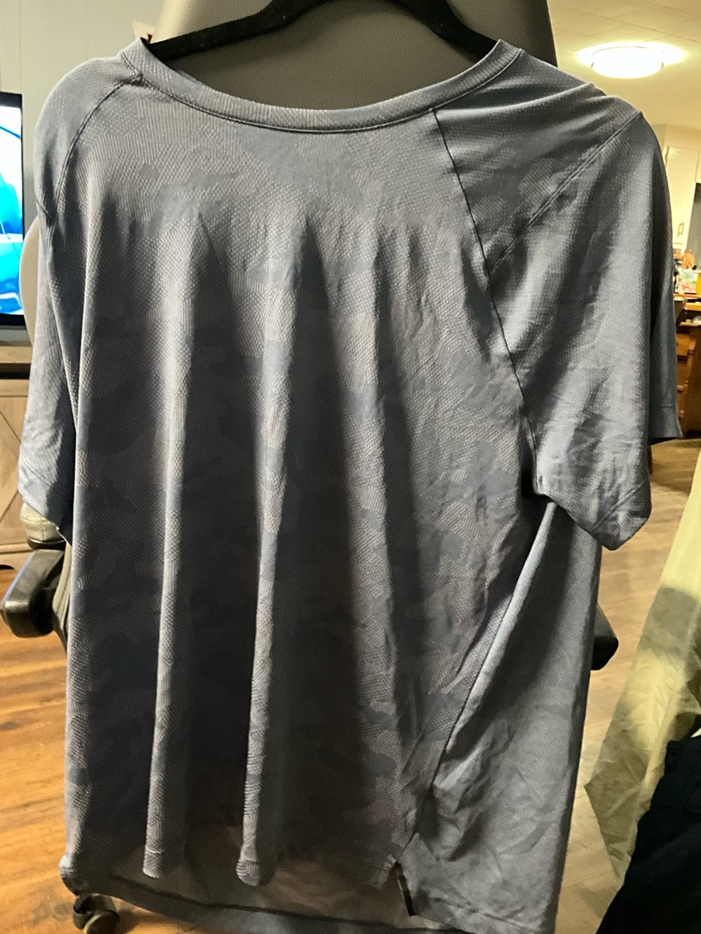 Tek Gear Men’s Large Gray Performance Athletic T-Shirt Short Sleeve 100% Polyest